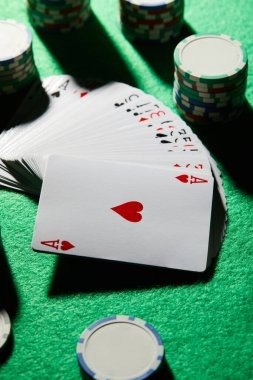 erek 66 mobile app interface showing sportsbook and live-dealer options